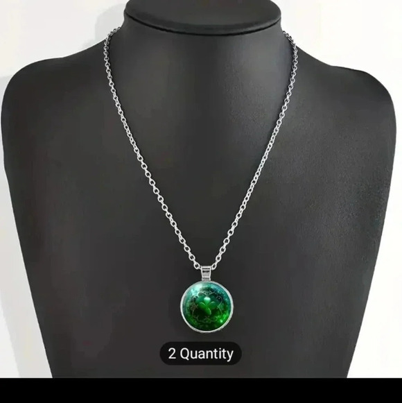 Retro Green 4-leaf Clover Pattern Round Pendant Necklace, NWT..stainless - Picture 4 of 4